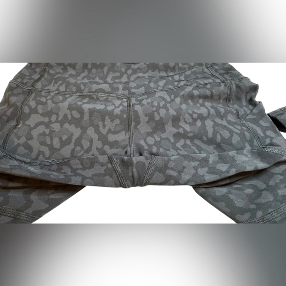 LULULEMON Pace Rival Crop *22"
Formation Camo Deep Coal Multi / Black - Picture 6 of 6